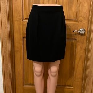 Like New St. John Black Lightweight Wool Skirt Size 6 Black